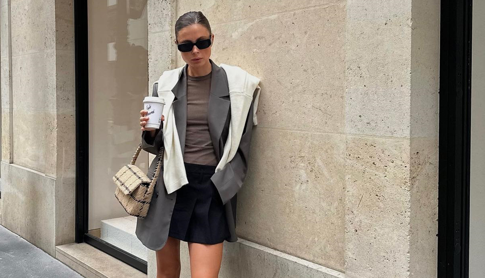 How to style the pleated miniskirt